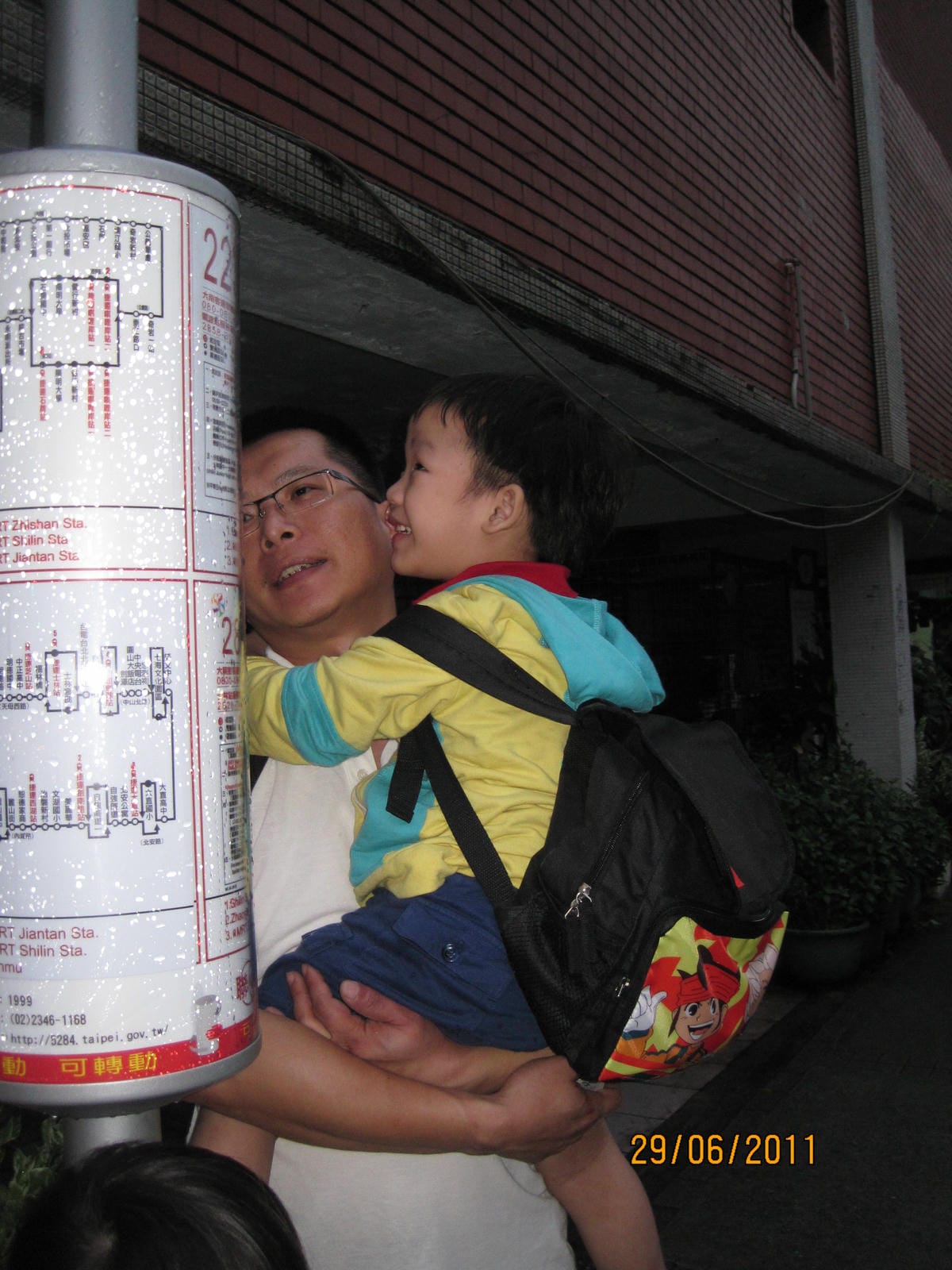 20110629三隻母雞----宏國新村(公車站)