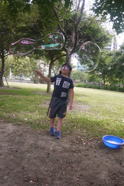 【親子育兒.一起玩泡泡吧!】*【泡泡奇蹟】*親子活動,只要有爸媽陪伴,簡單玩泡泡,就很開心喔!