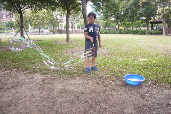 【親子育兒.一起玩泡泡吧!】*【泡泡奇蹟】*親子活動,只要有爸媽陪伴,簡單玩泡泡,就很開心喔!