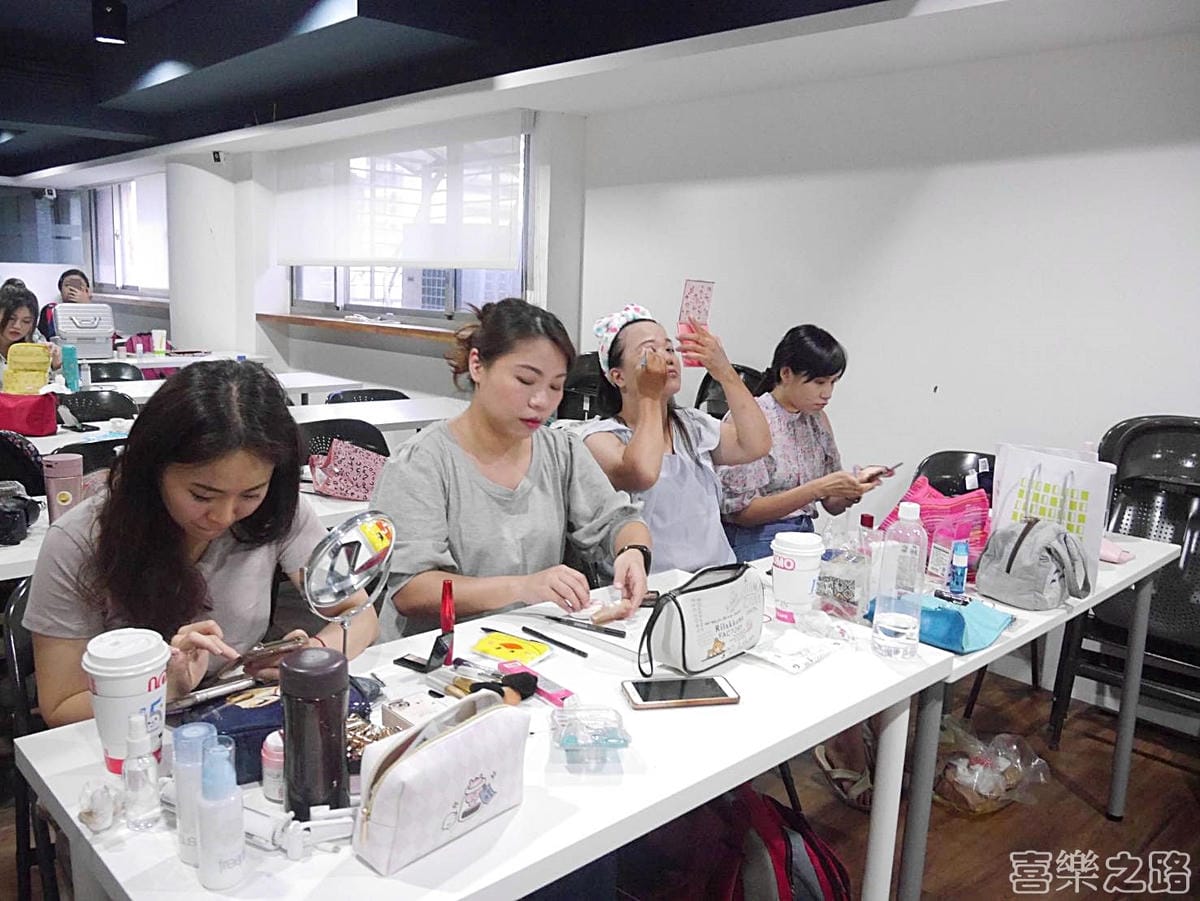 專業彩妝教學找康妮 康莊整體造型工作室,北路新娘秘書,桃園新娘秘書,中新娘秘書,新娘秘書教學 (10).jpg 專業彩妝教學找康妮 康莊整體造型工作室,北路新娘秘書,桃園新娘秘書,中新娘秘書,新娘秘書教學 (10).jpg