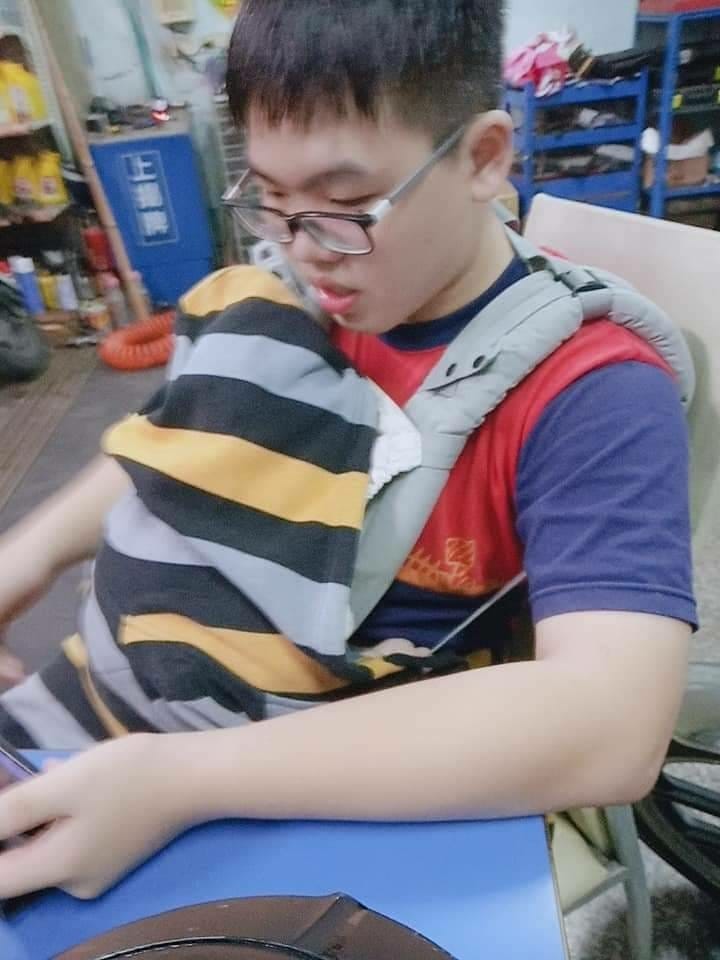 談到安親班老師薪資如何讓一家六口存活? 家用誰負擔? 202 談到安親班老師薪資如何讓一家六口存活? 家用誰負擔? 202