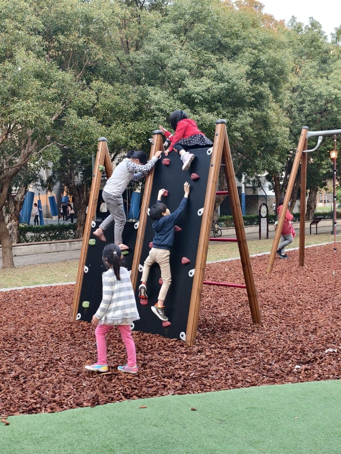 竹北公園推薦 藤蔓冒險遊戲場(高鐵公二公園)竹北文興路公園 竹北公園推薦 藤蔓冒險遊戲場(高鐵公二公園)竹北文興路公園